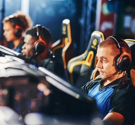 três pro players jogando
