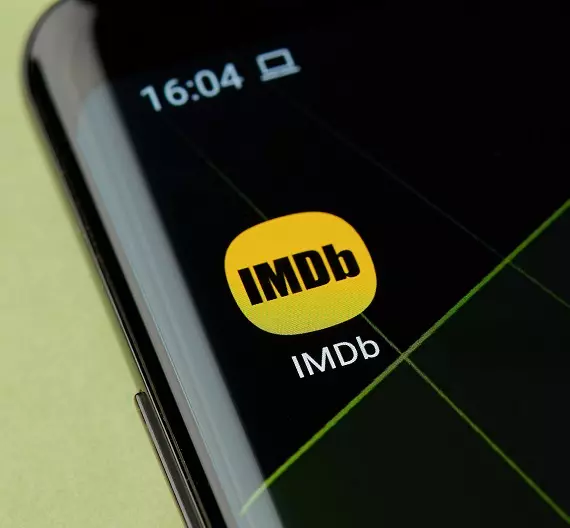 tela de celular mostrando aplicativos de cinema