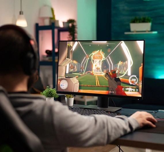 Junior Biavati jogando com a internet da Ligga